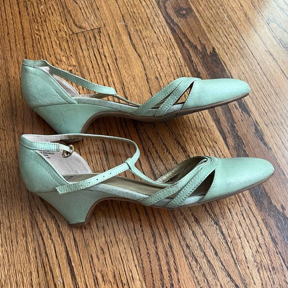 BC t-strap kitten heels in size 9.5 - Picture 4 of 7
